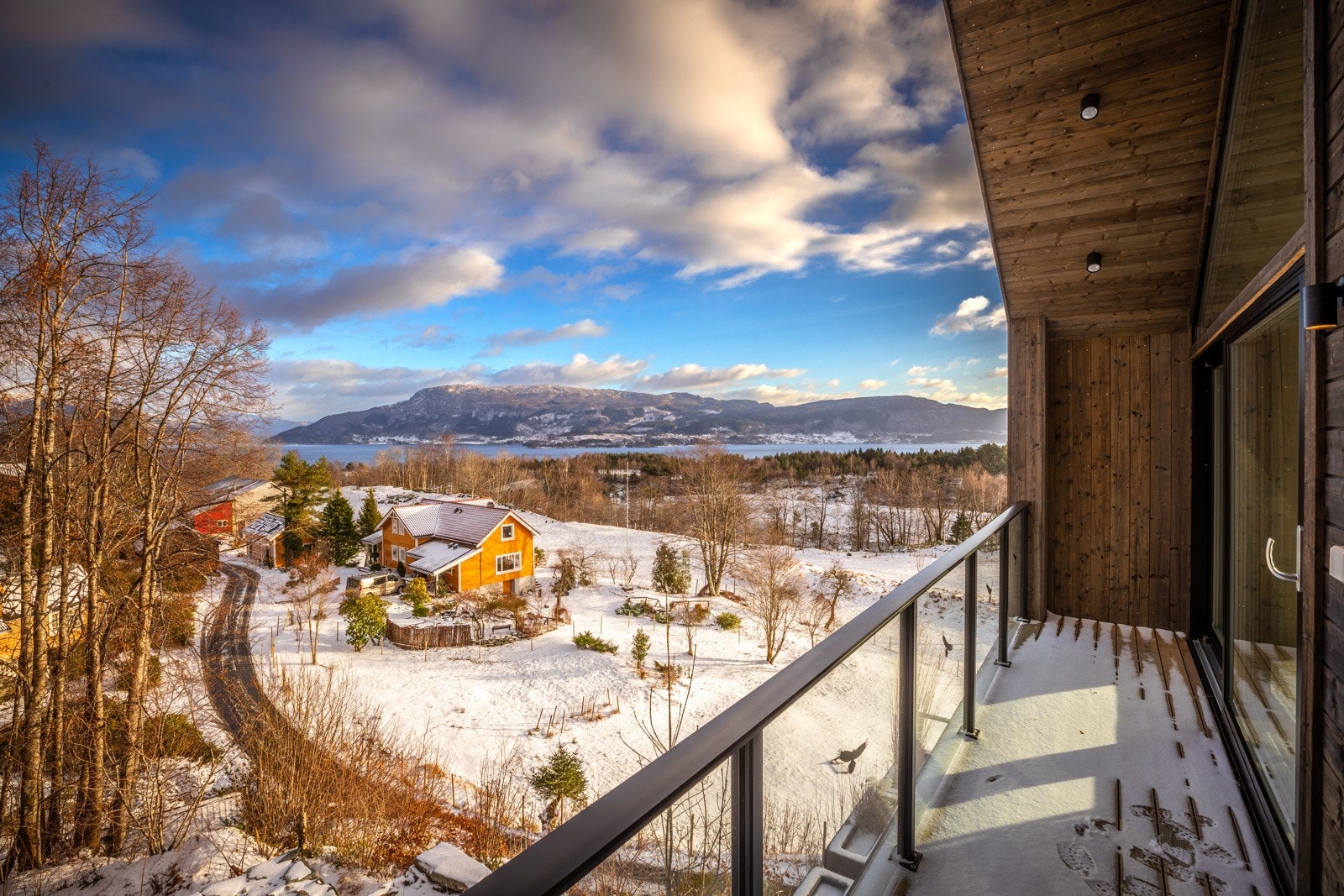 Fra stuen er det utgang til balkong Galleribilde
