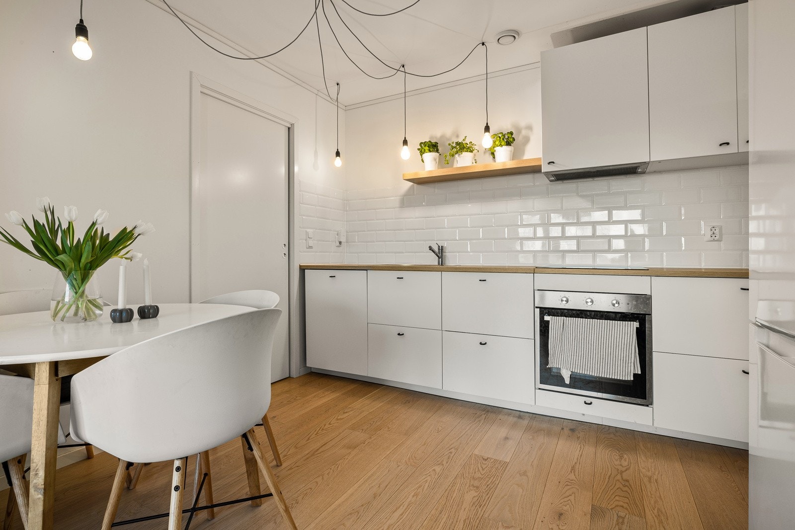 Pent kjøkken i leiligheten Galleribilde