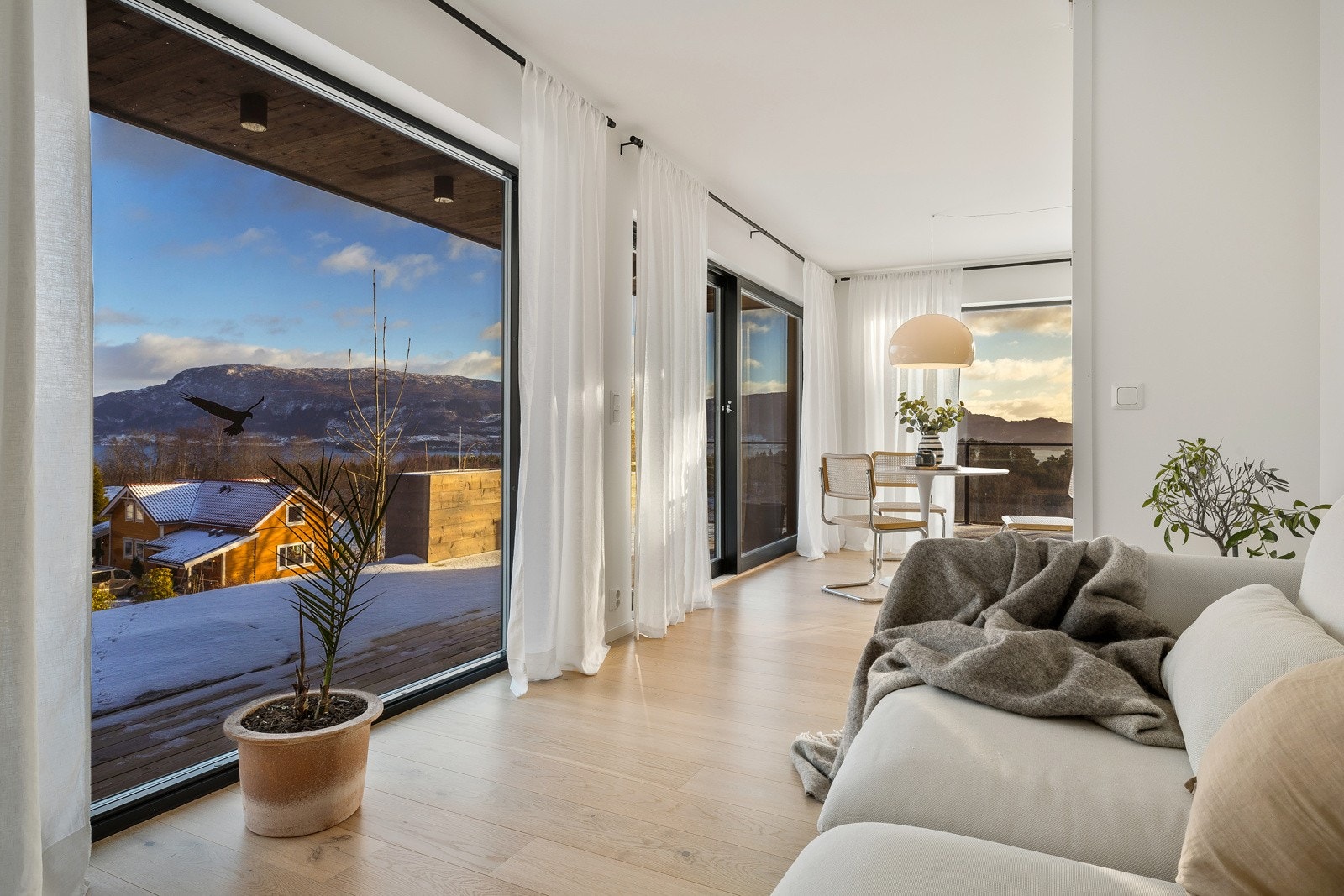 Praktfull utsikt fra TV-stuen også Galleribilde