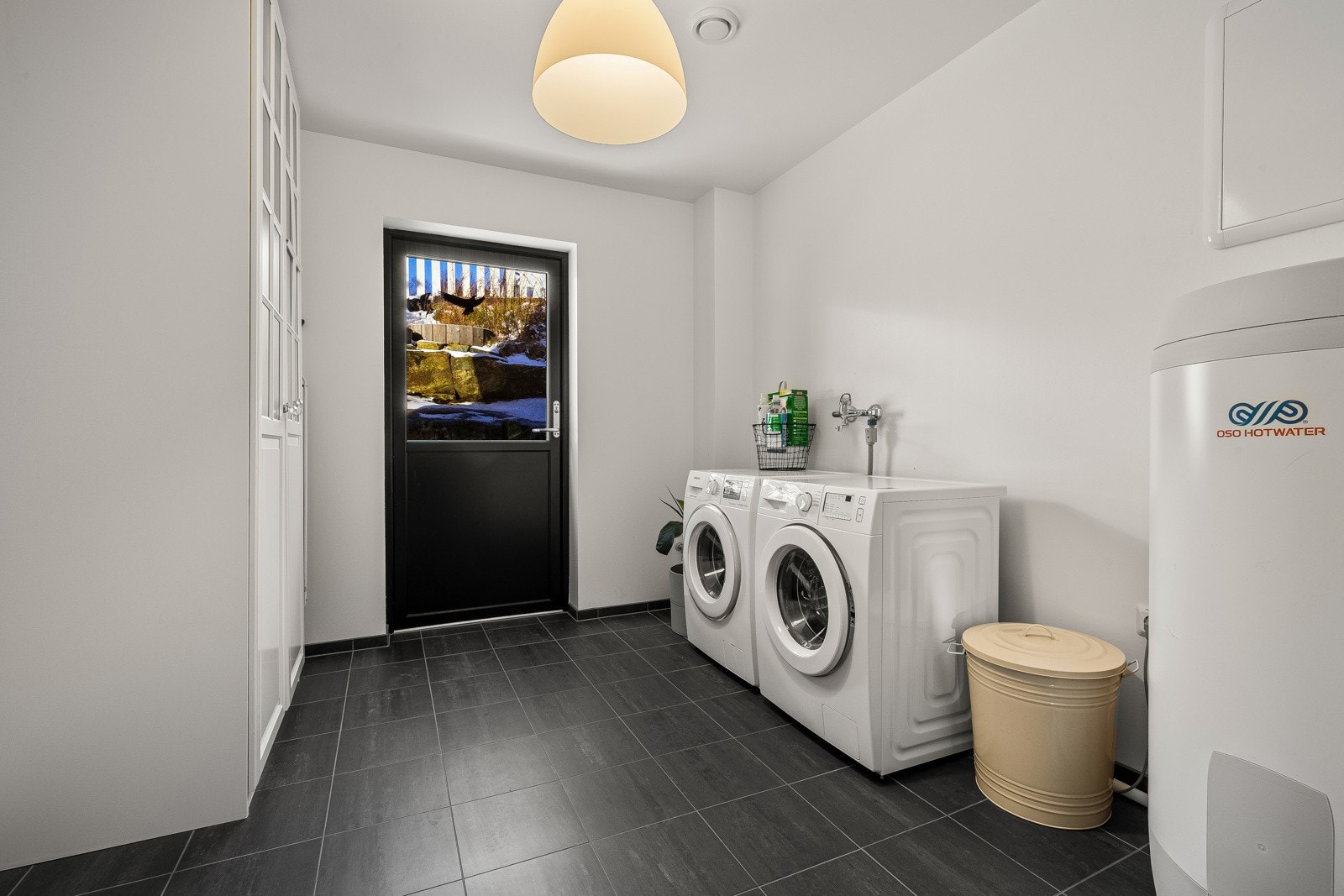 Vaskerom med alt du trenger og egen utgangsdør Galleribilde