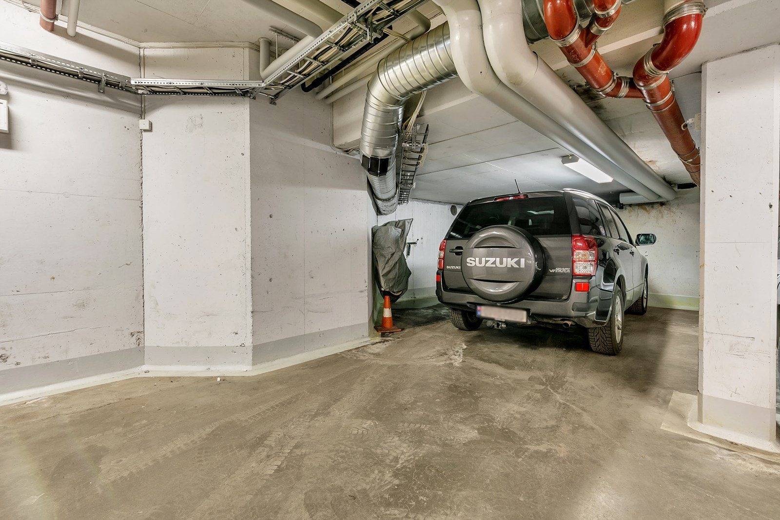 Stor garasjeplass medfølger Galleribilde