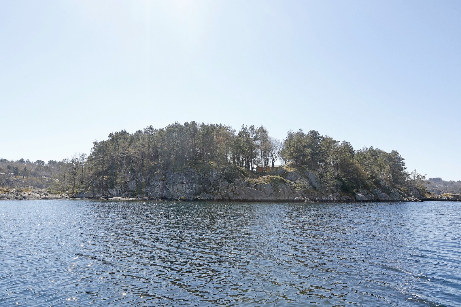 Hytten sett fra nord Galleribilde