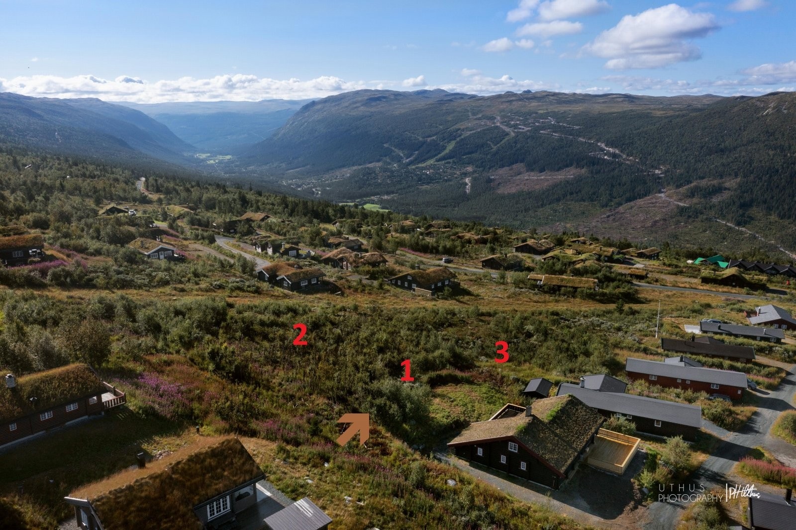 Lokal Eiendomsmegler MNEF / Økonom Ådne Holestøl Hognerud har gleden av å vise frem denne lekre tomten. Galleribilde