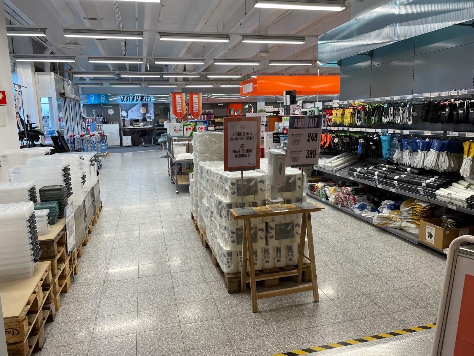 Butikklokale med fliser og vinylbelegg på gulv Galleribilde