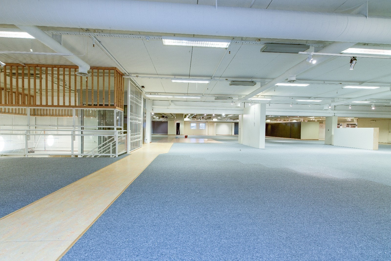 Forretning/ kontor. Kan deles. Galleribilde