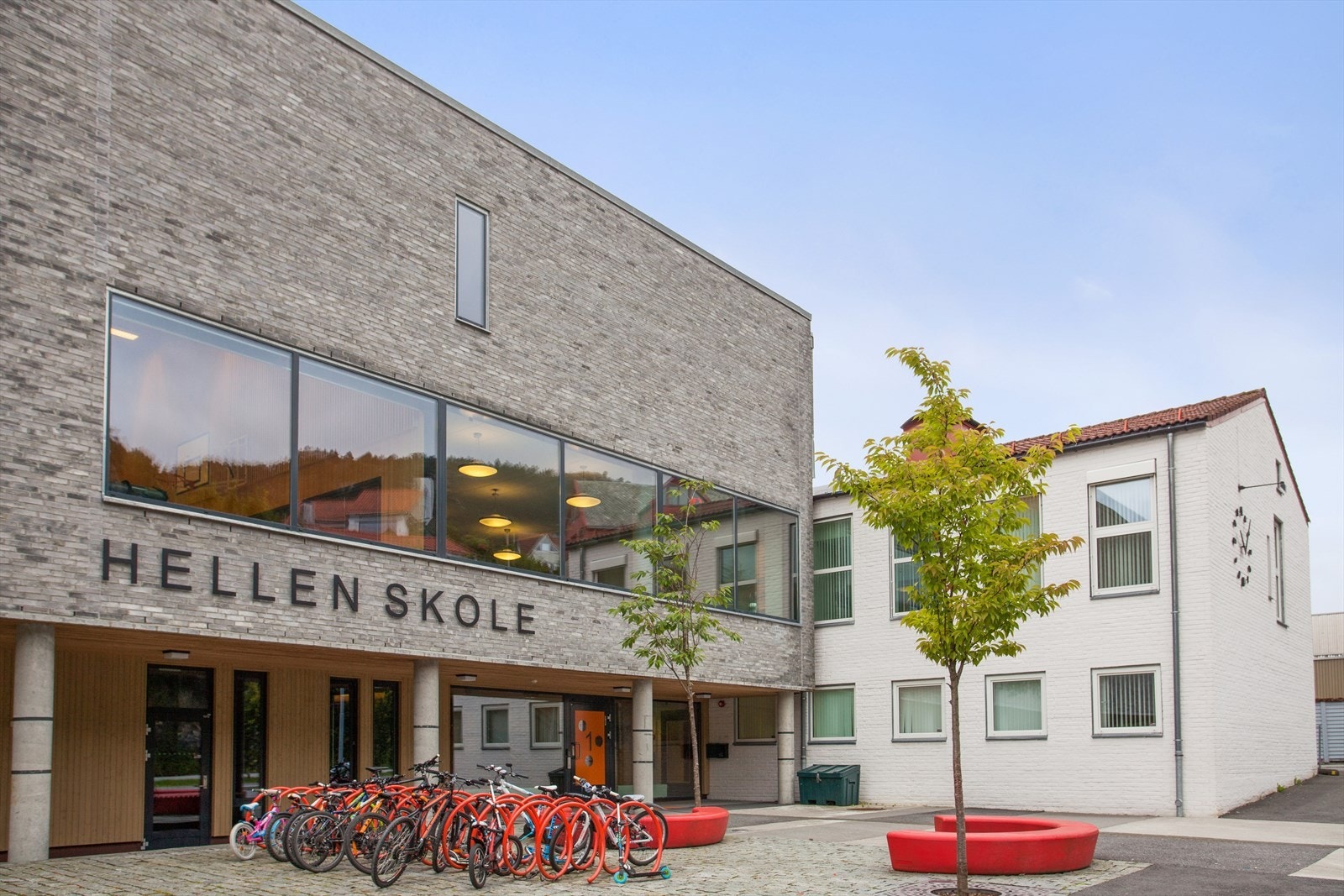 Hellen barneskole ligger i nærheten. Galleribilde