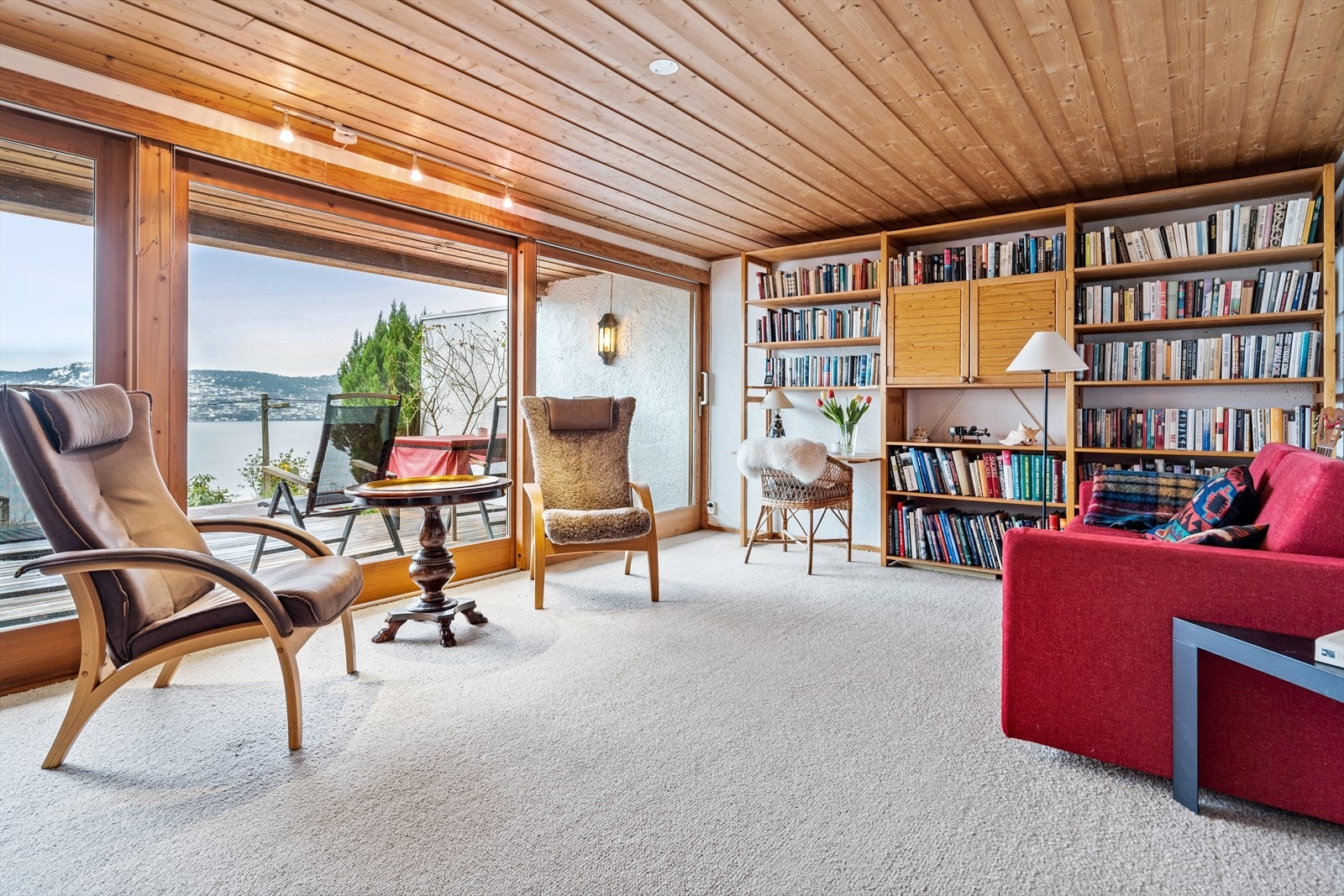 Skyvedør i glass ut til den private terrassen. Galleribilde