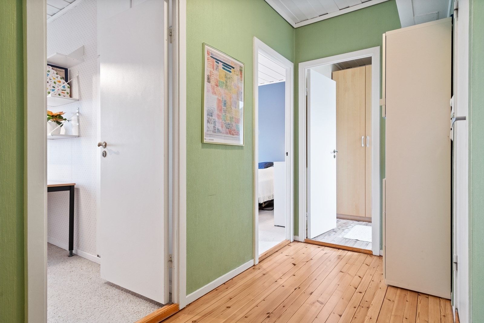 Mellomgang i 2. etasje med takluke til kaldloft. Galleribilde