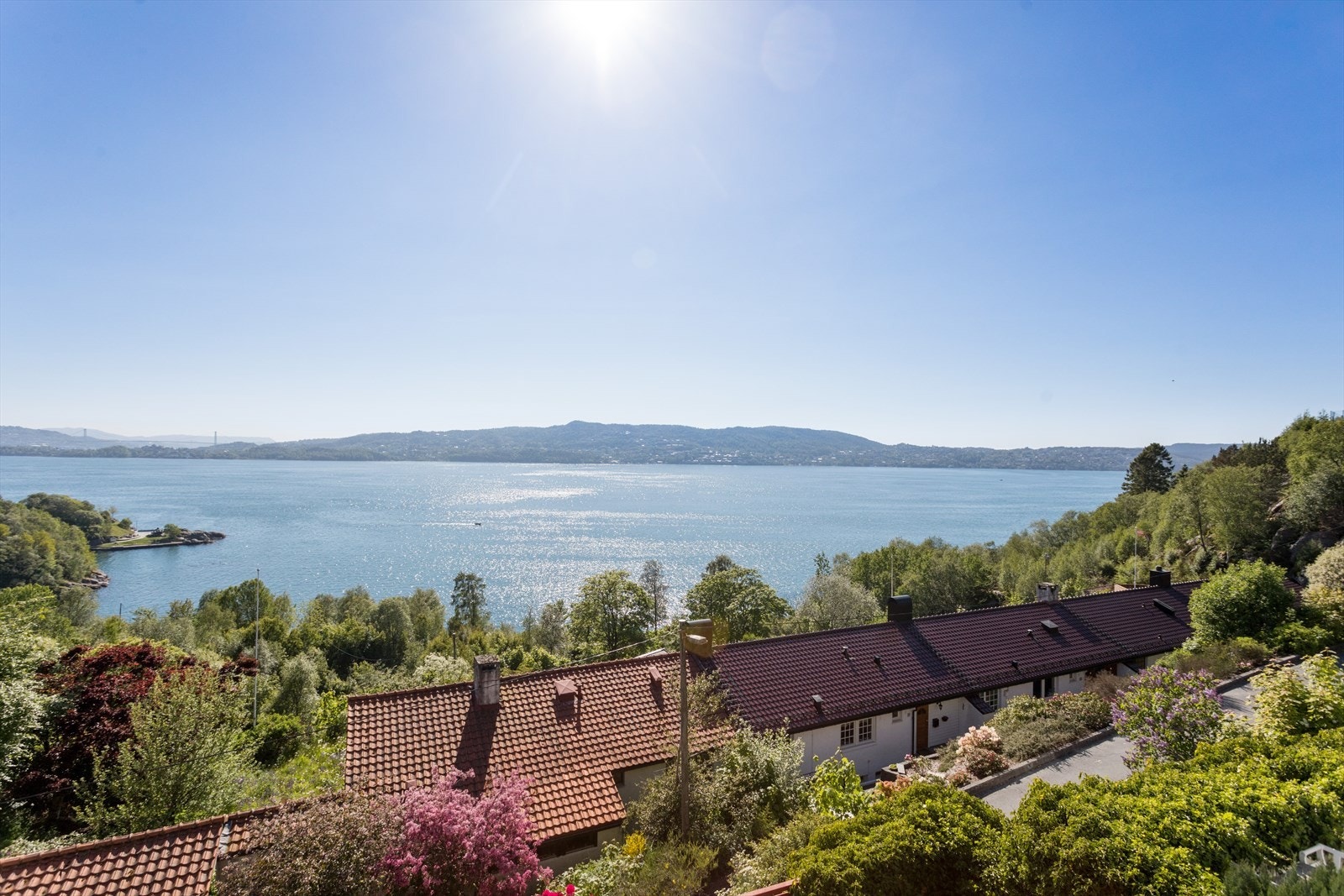 Nydelig sjøutsikt fra eiendommen. Galleribilde