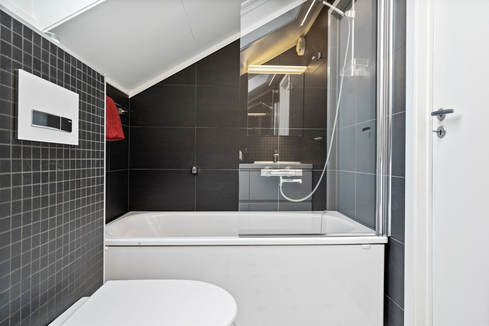 Badet er fagmessig utført av firma. Galleribilde