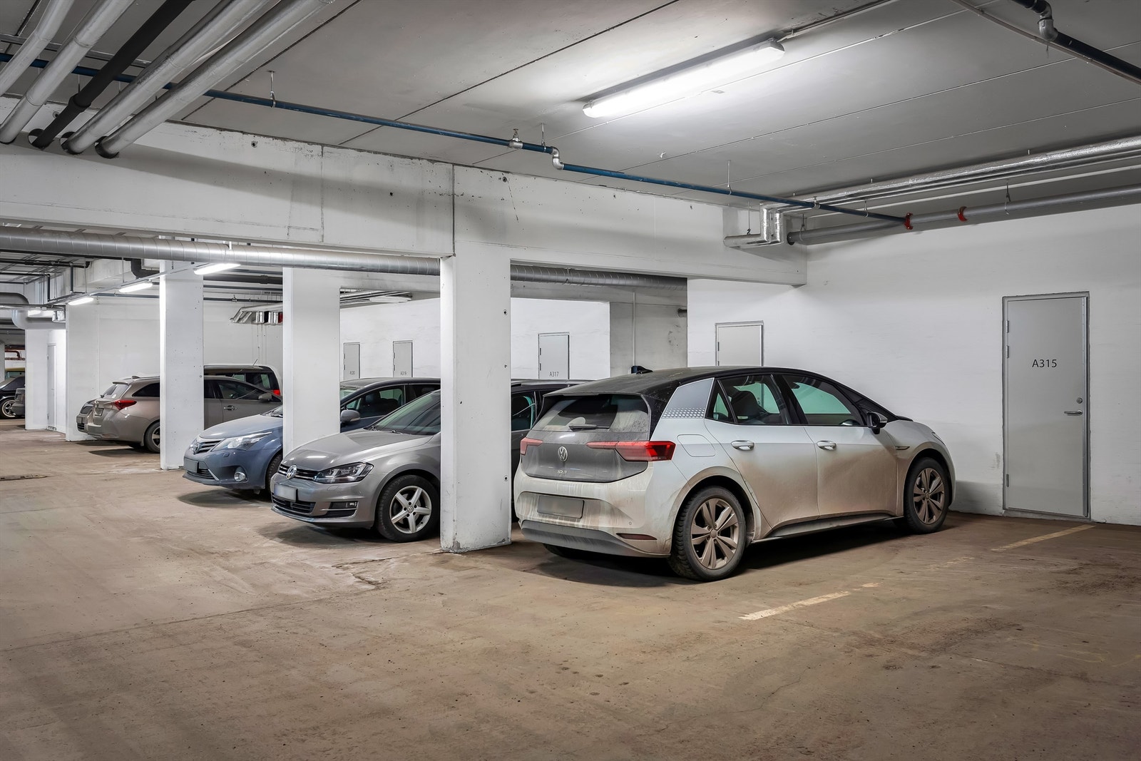 Garasjeplass kan kjøpes med leiligheten. Konferer megler for nærmere informasjon. Galleribilde