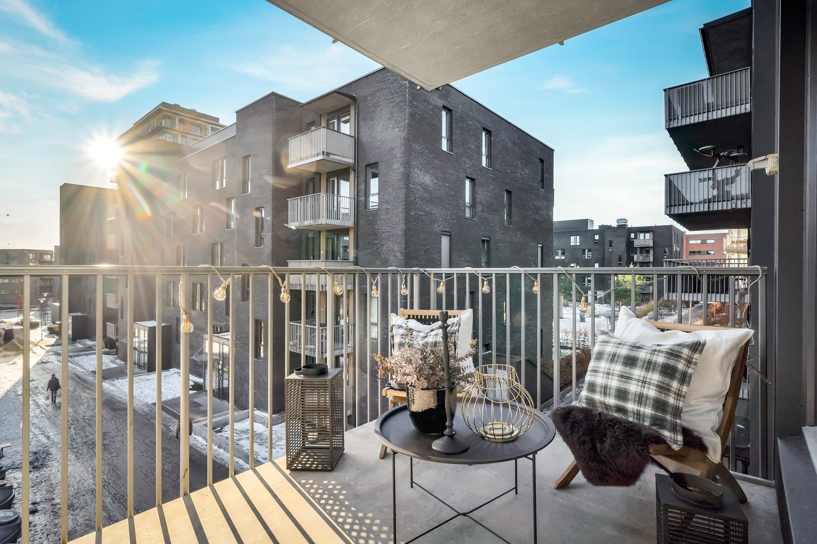 Her har du god plass til utemøblement som en sittegruppe og grill. Galleribilde