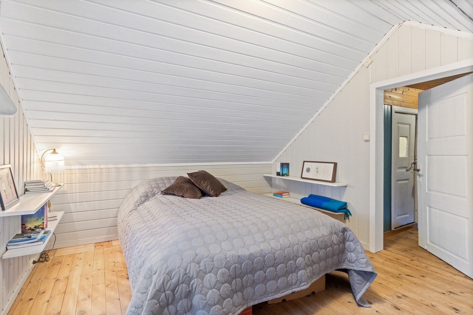 God størrelse og lagring i knevegg. Galleribilde