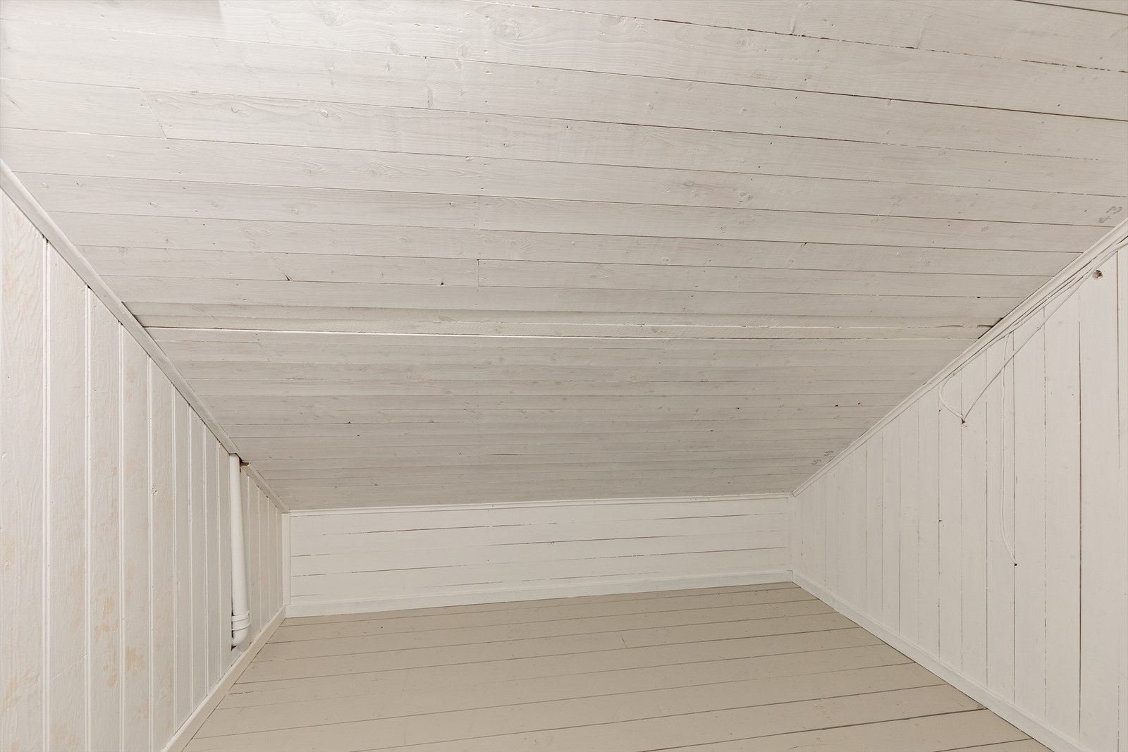 Kott i 2.etasje med lagringsplass. Galleribilde