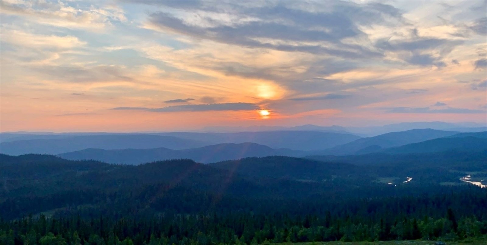 Flott solnedgang over Syningset. Galleribilde