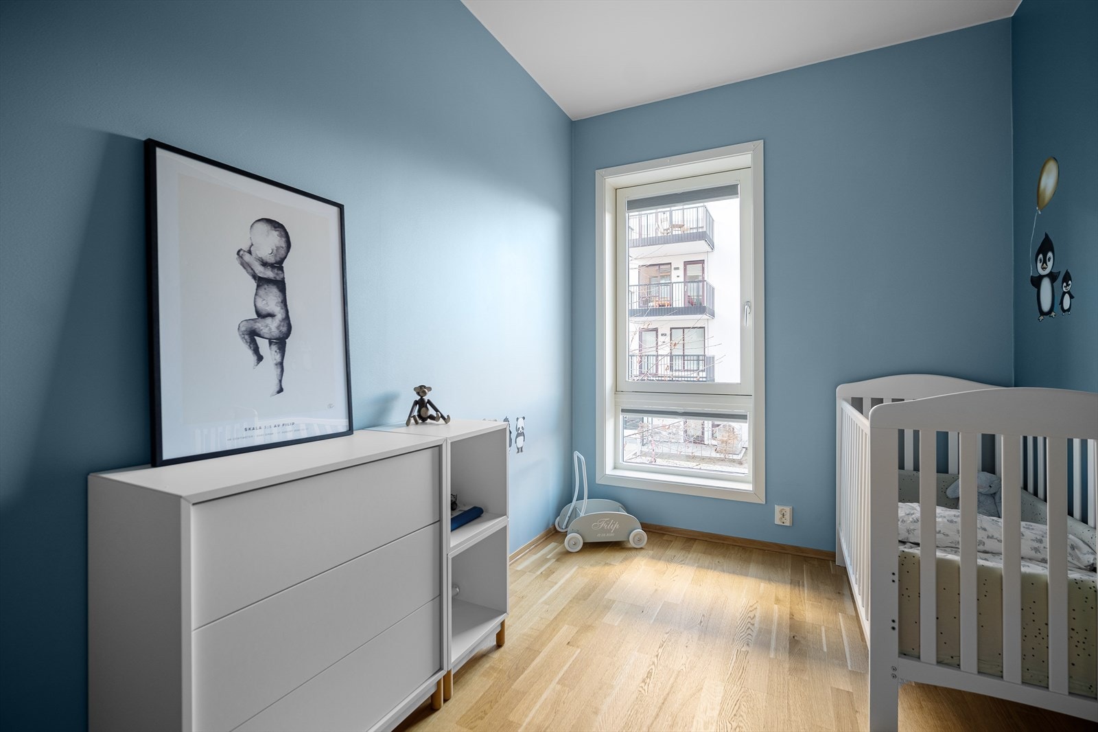 Soverom 2 ble malt i en lys og fin farge i 2020 Galleribilde