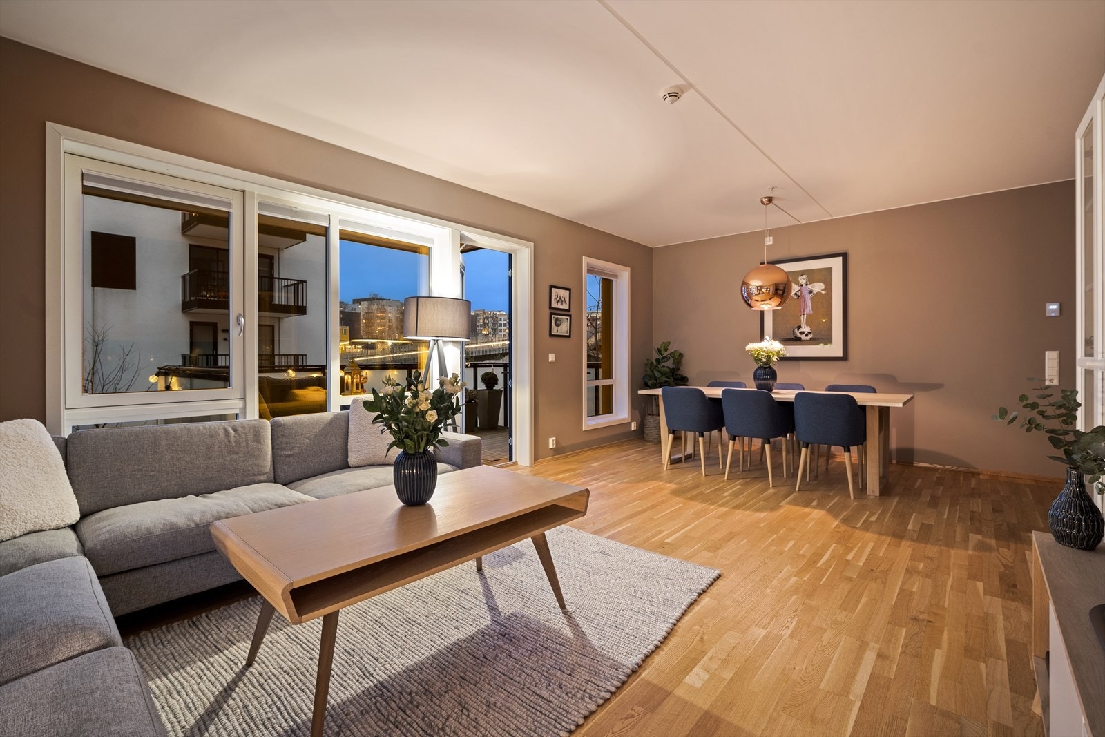 I 2018 ble det montert plissegardiner i alle rom for god solskjerming Galleribilde