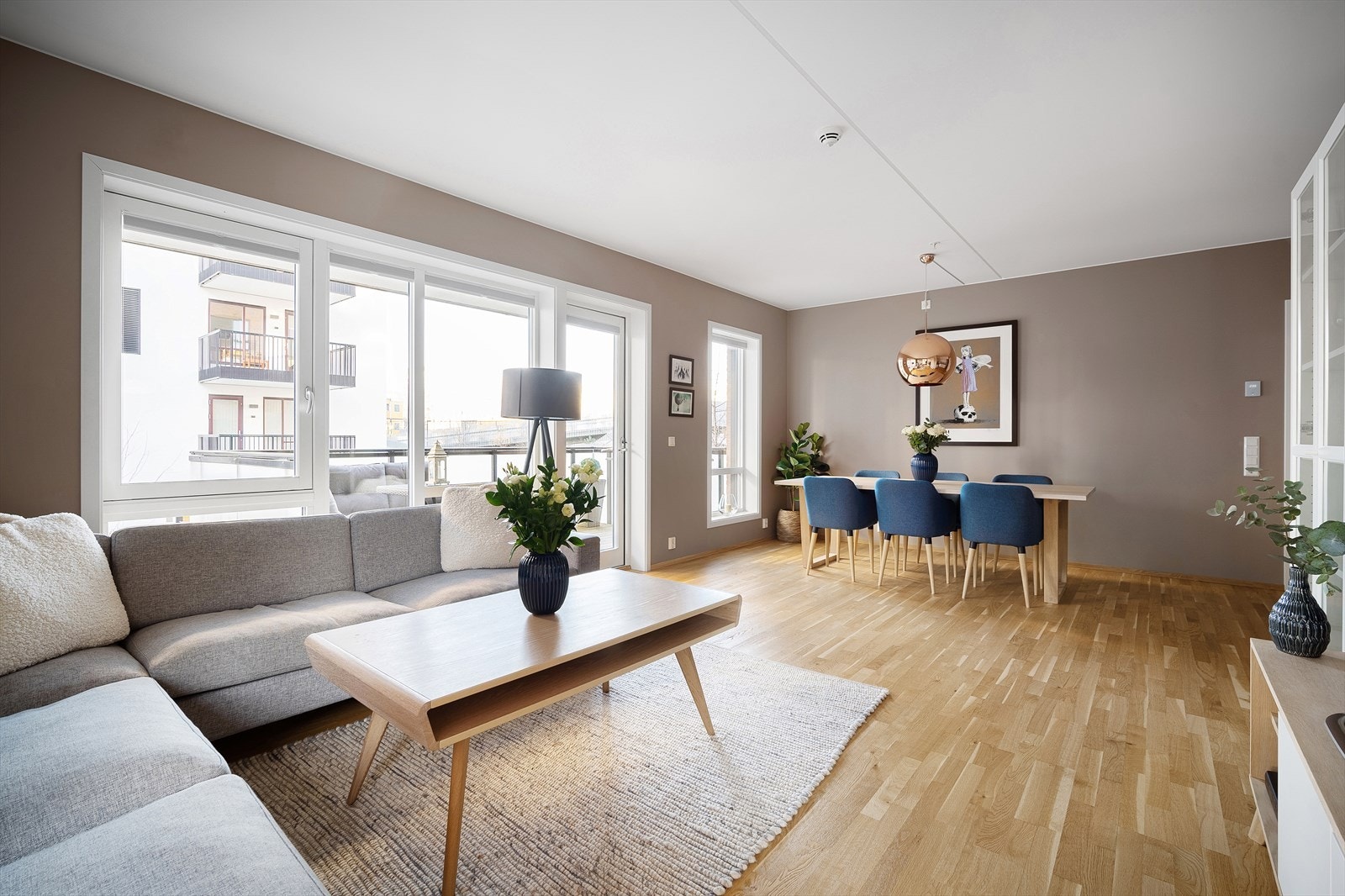 Det er god plass til langbord hvor man kan invitere til hyggelige middagsselskaper. Galleribilde