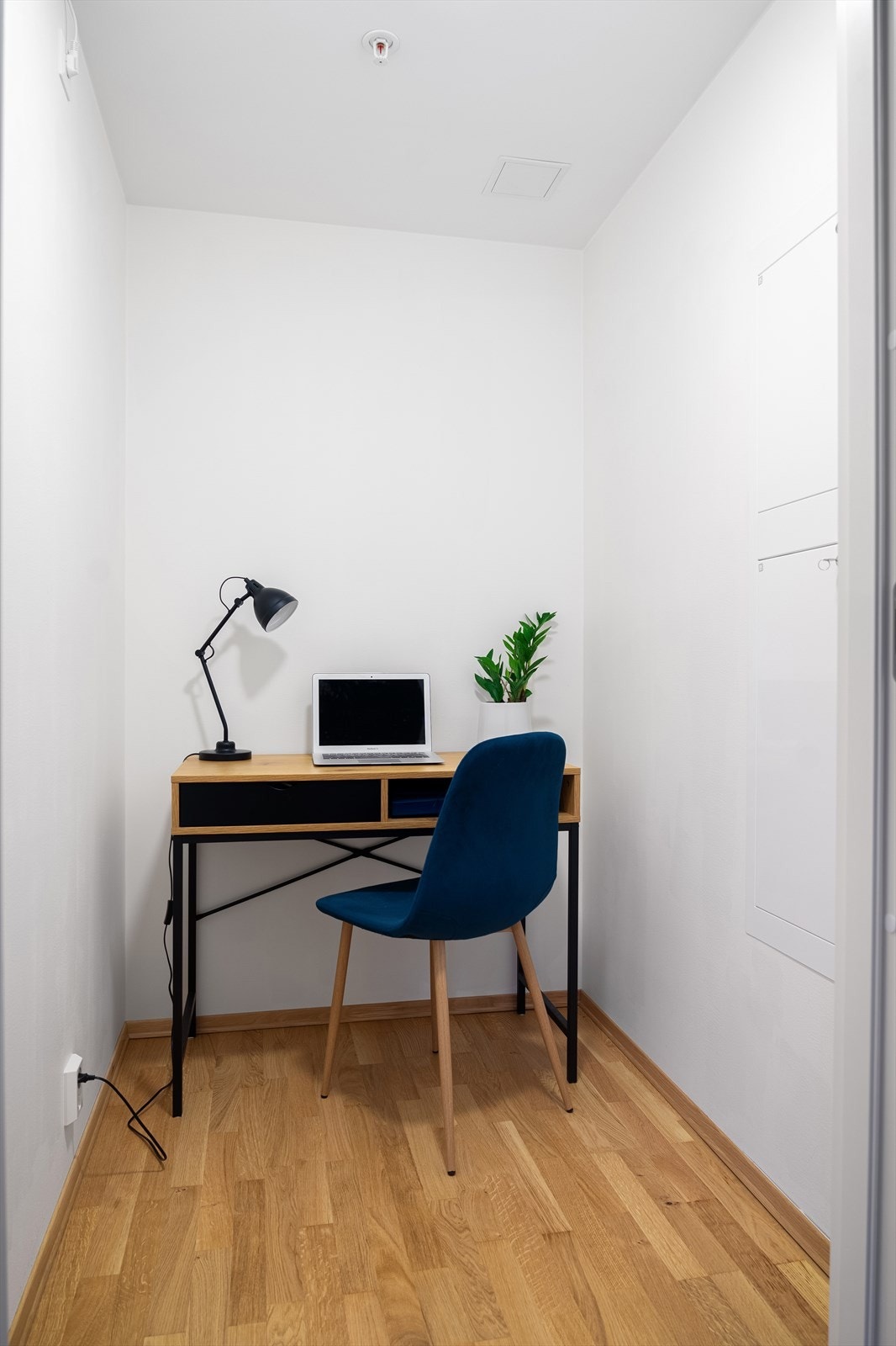 Kontor/omkledningsrom er tilknyttet gangen. Galleribilde