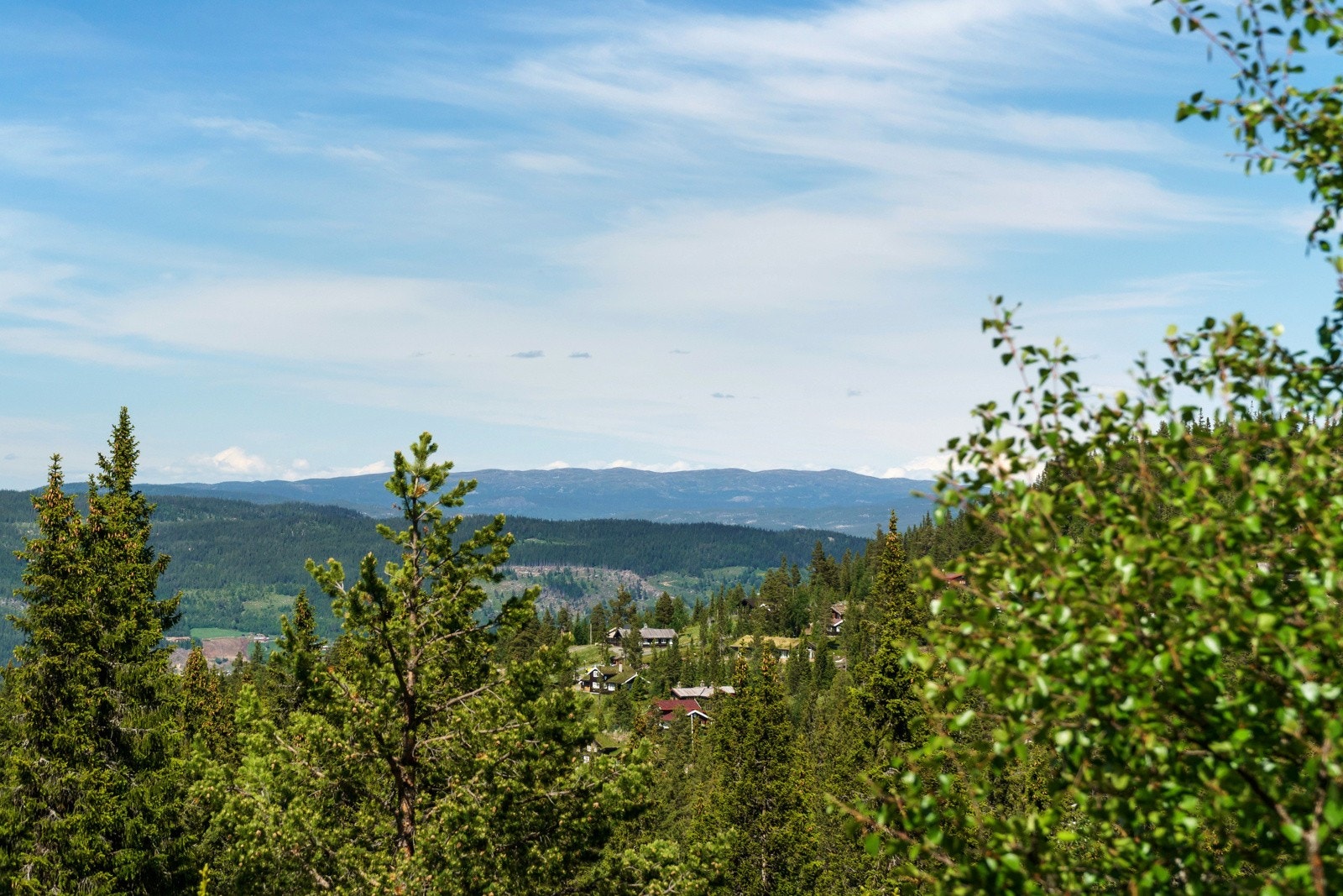 Fin utsikt mot omkringliggende fjell Galleribilde