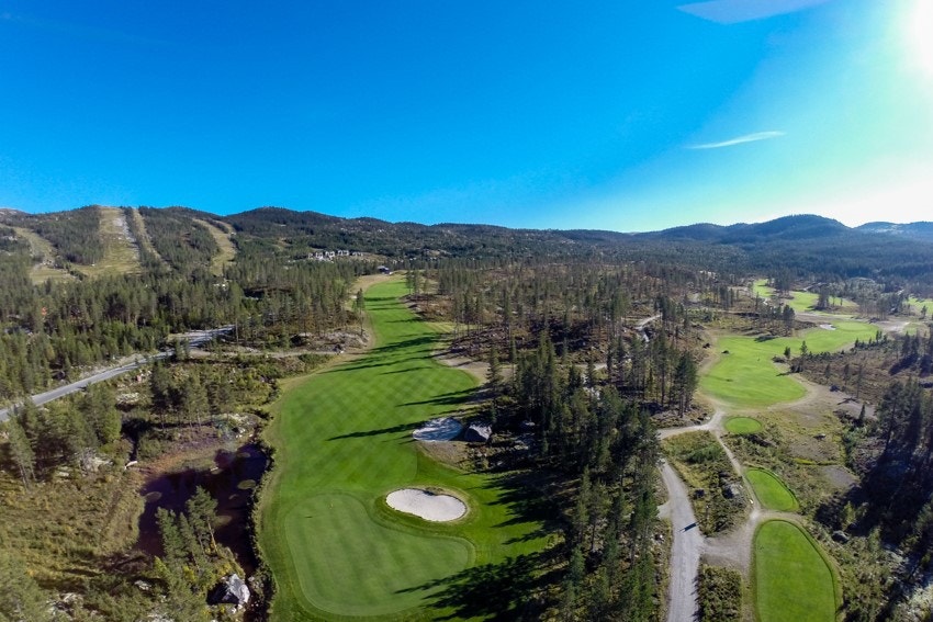 Nesfjellet Golf er en flott 9-hulls golfbane i majestetisk høyfjellsterreng - beliggende kun ca. 10 min fra tomtene Galleribilde