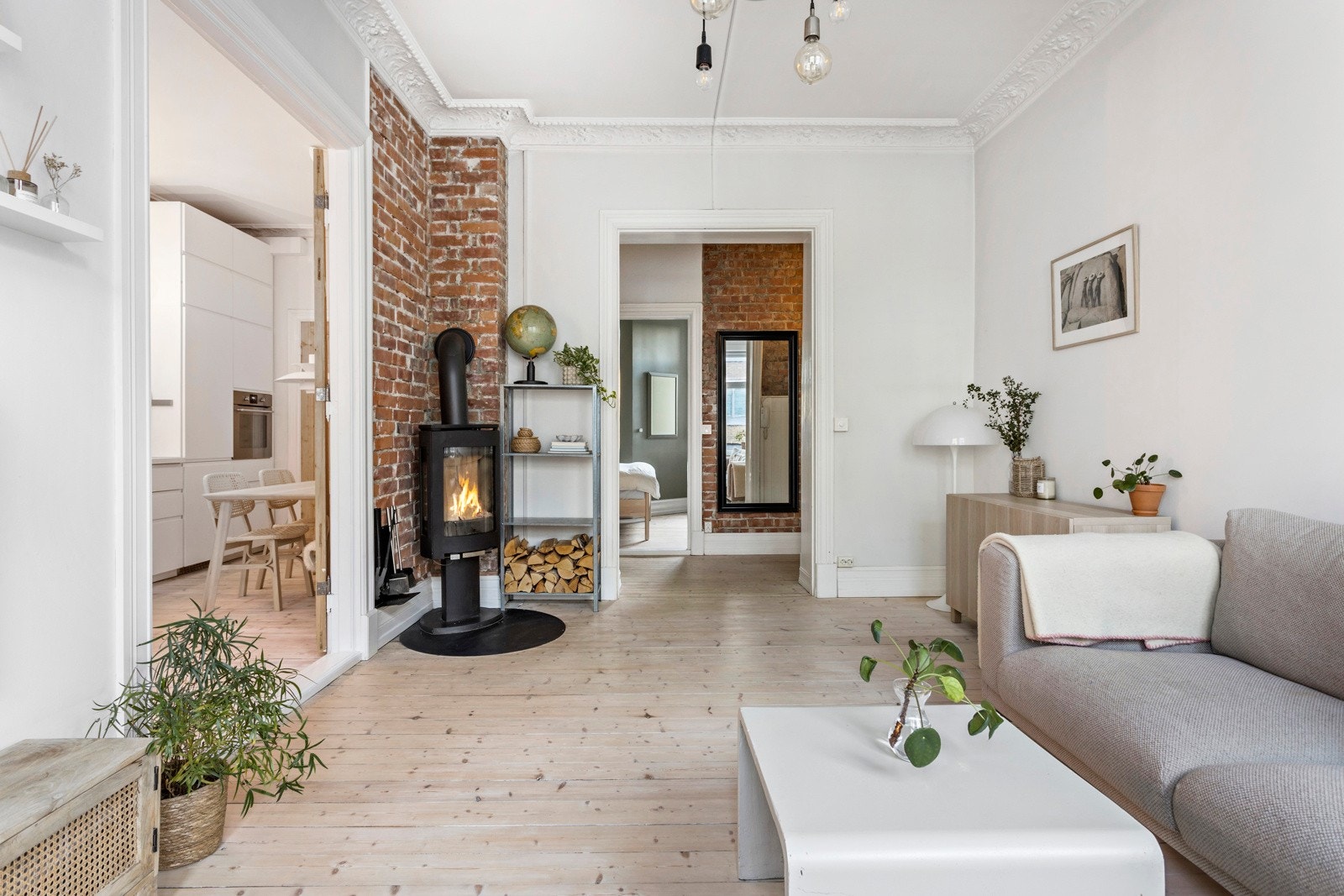 Leiligheten har elegant stil med delikate fargevalg. Galleribilde