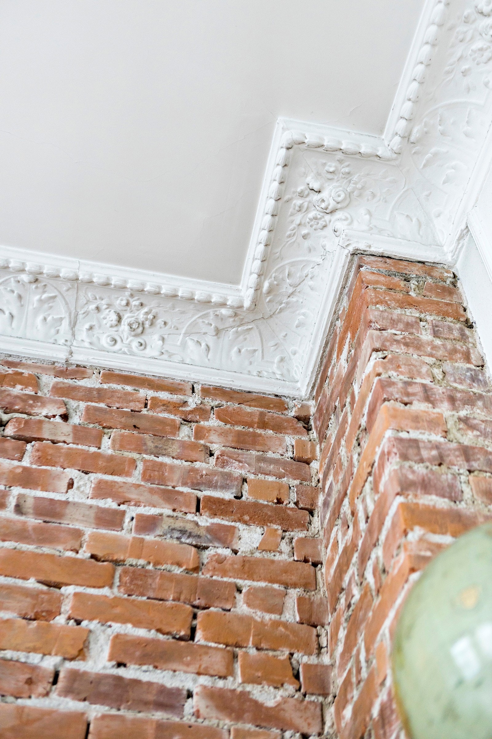 Original stukkatur kombinert med god takhøyde Galleribilde