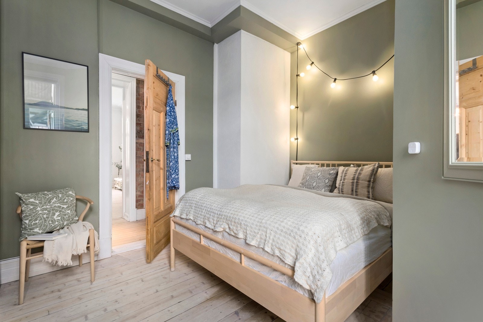 Soverommet vender mot rolig bakgård. Her kan nattesøvnen nytes i fred og ro! Galleribilde