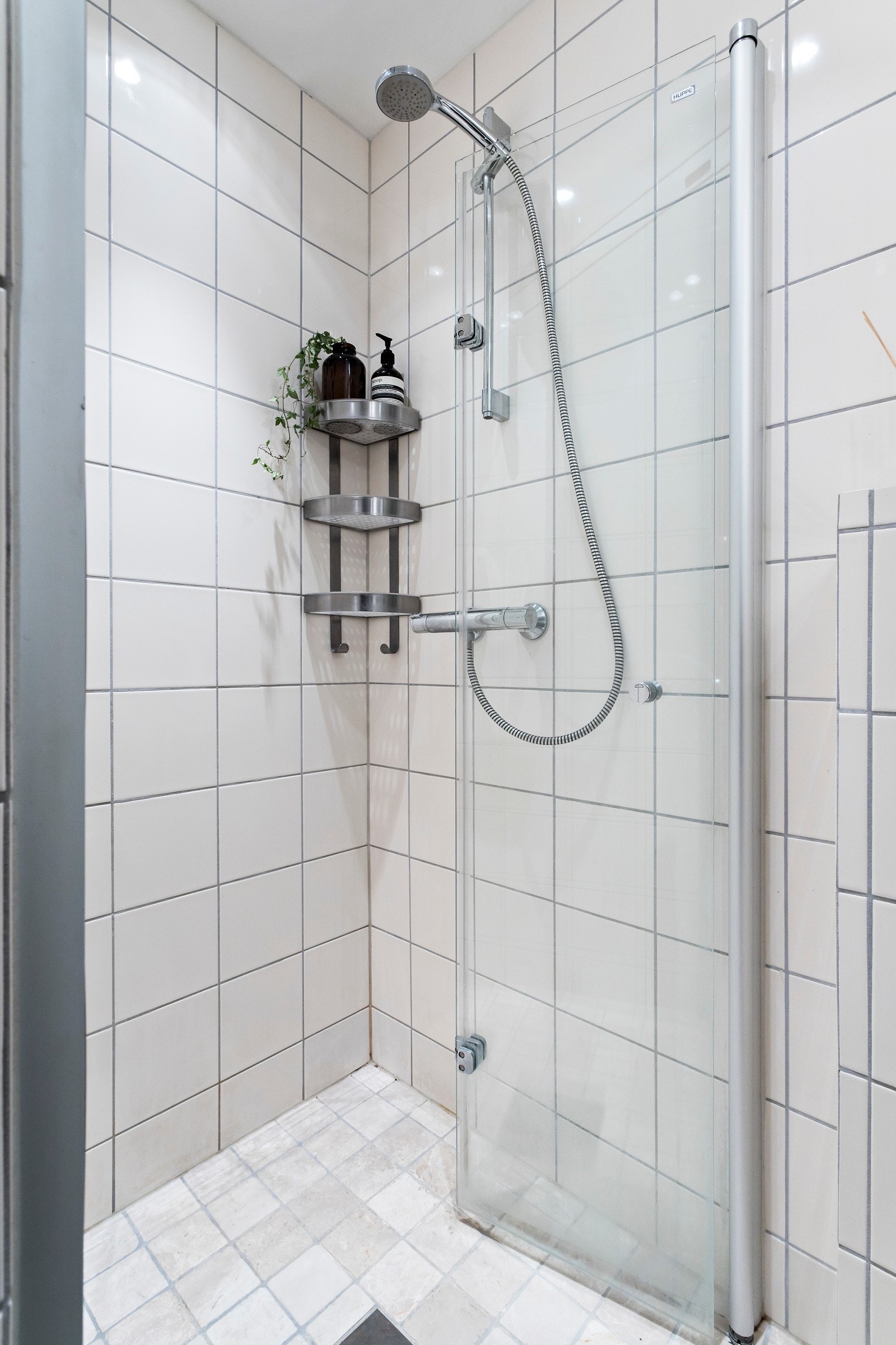 Romslig dusjhjørne. Galleribilde