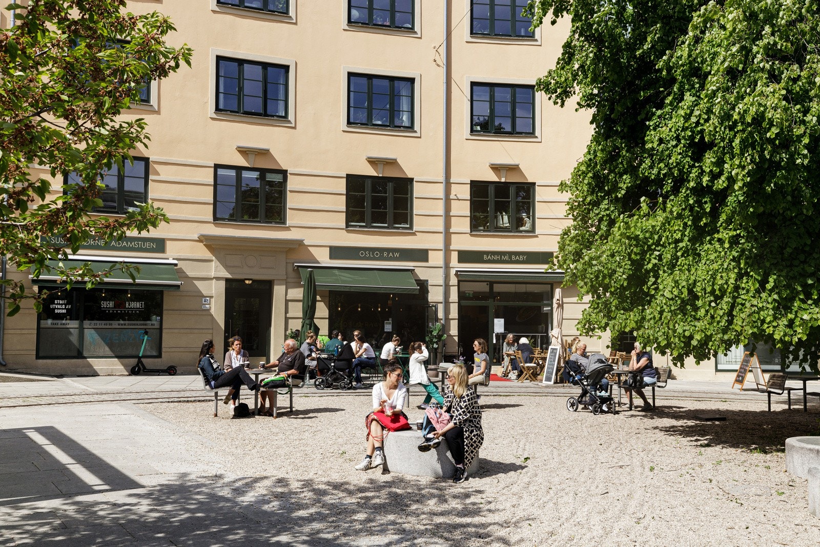 Adamstuen Torg med flere gode spisesteder. Galleribilde