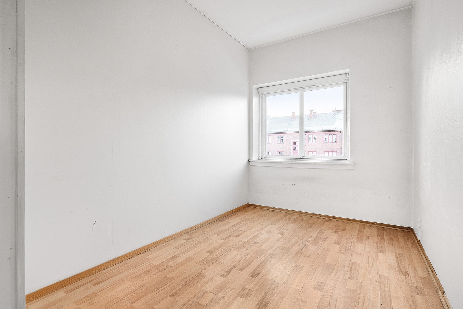 Soverom 2 e etablert i stue ved bruk av lettvegg. Galleribilde