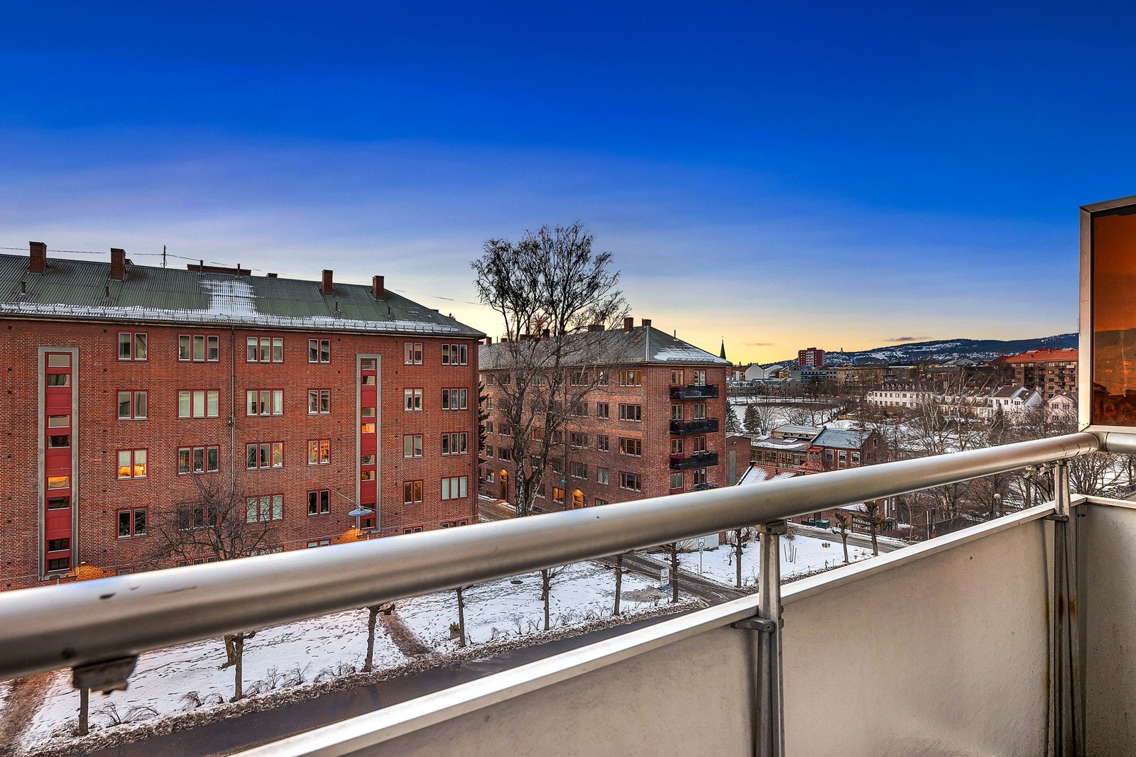 Cecilie Elliott Jørstad ønsker deg hjertelig velkommen til Bentsebrugata 11 B. Galleribilde