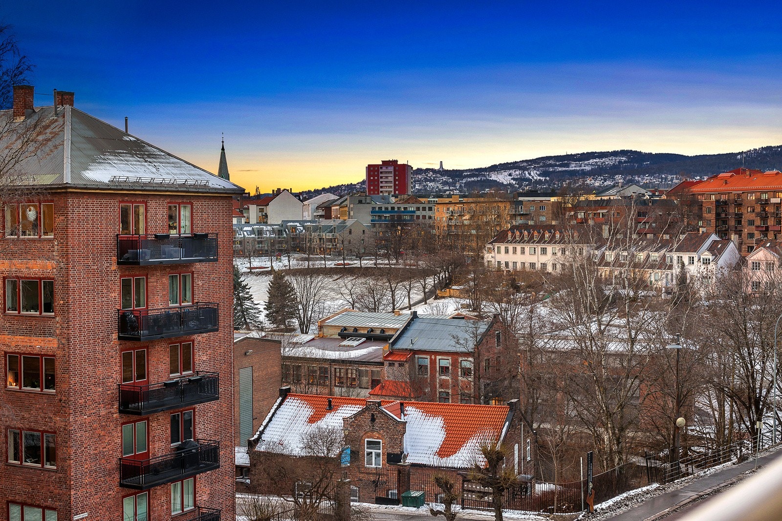 Gjennomgående og luftig 3-roms beliggende midt i mellom Torshov og Sagene. Galleribilde