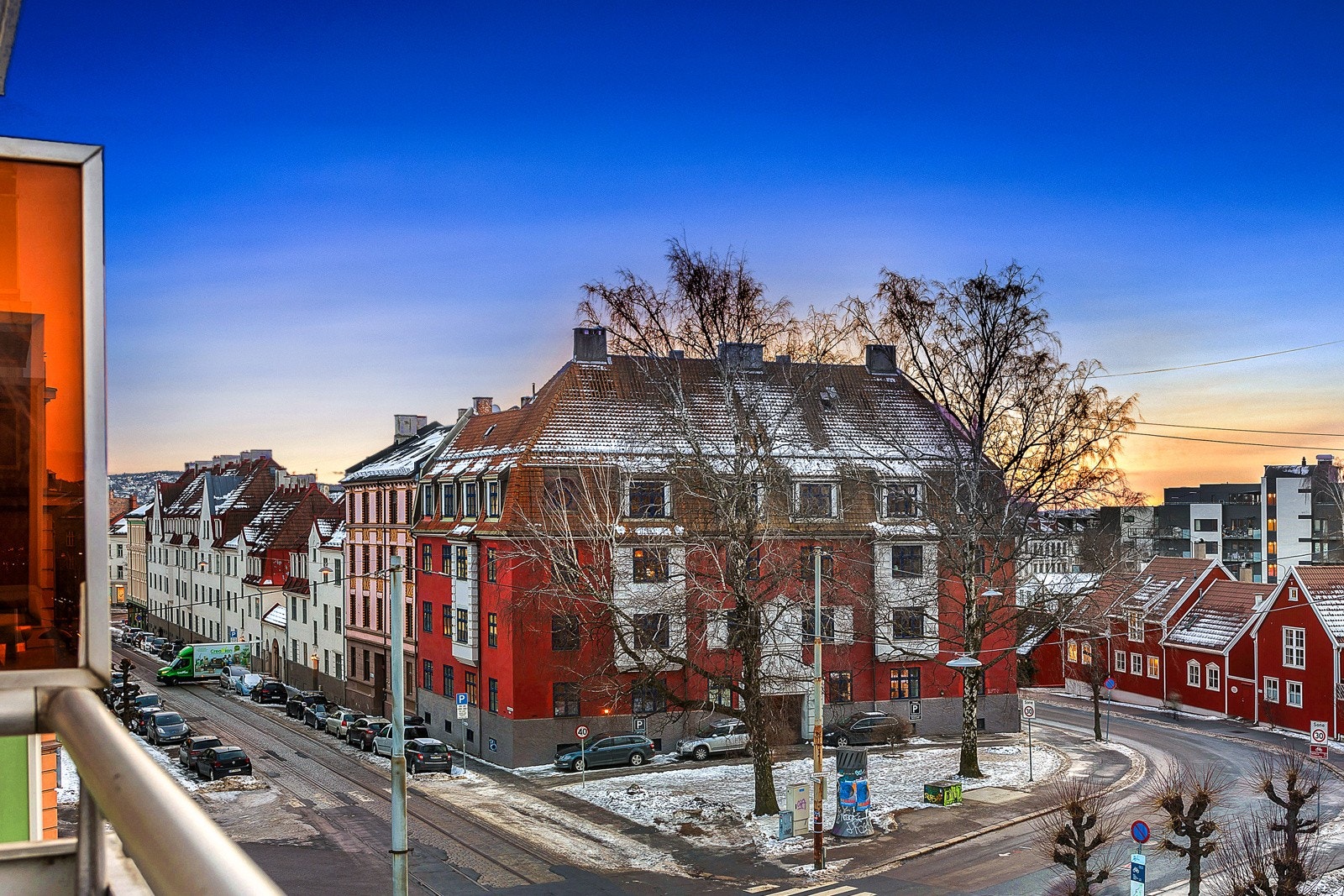 Utgang til balkong fra stue. Galleribilde