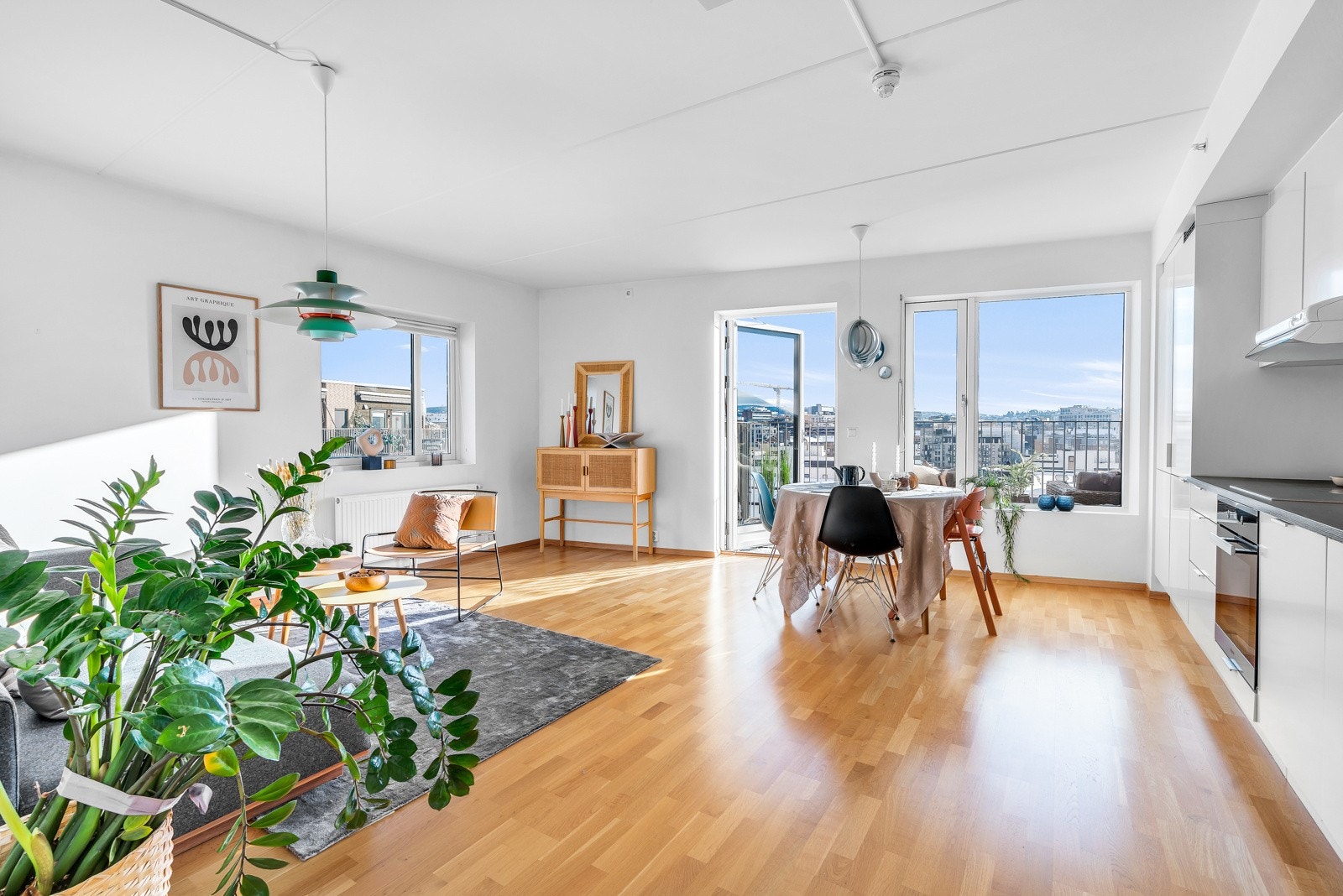 Svært tiltalende 3-roms topp- og hjørneleilighet med rolig beliggenhet i Tiedemannsbyen Galleribilde