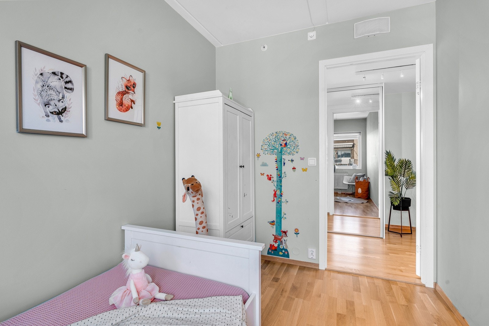 Soverommet passer perfekt som barnerom/kontor Galleribilde