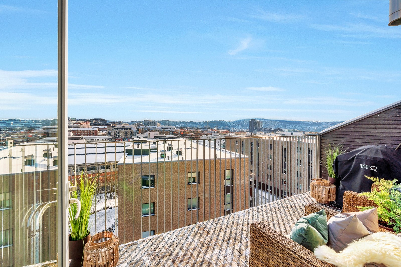 Leiligheten har en fin interne plassering i 7.etasje med herlig utsikt Galleribilde