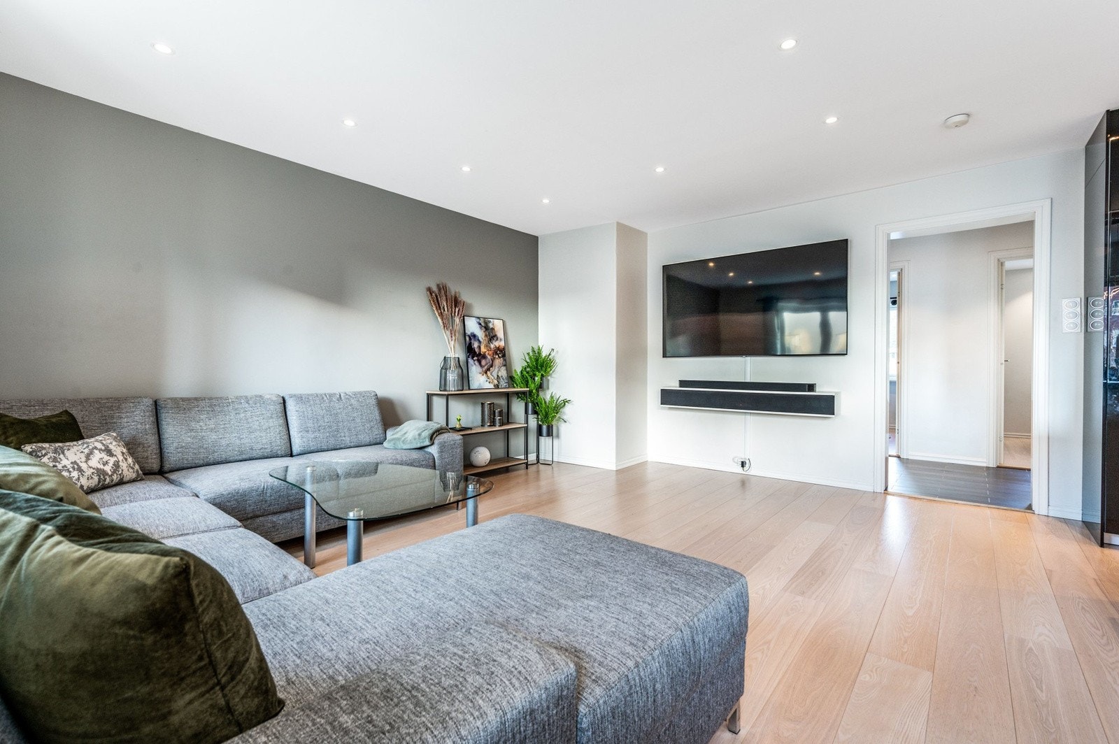 I hjørnet av stuen er det pipeløp med antatt mulighet for installering av vedovn. Galleribilde