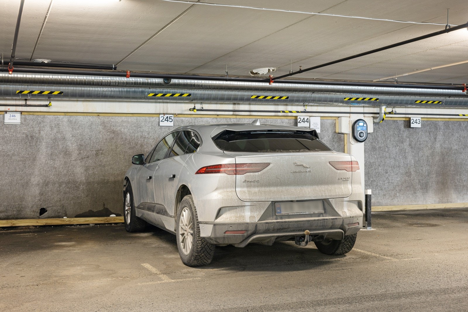 Det følger med en garasjeplass i fellesanlegg. Galleribilde