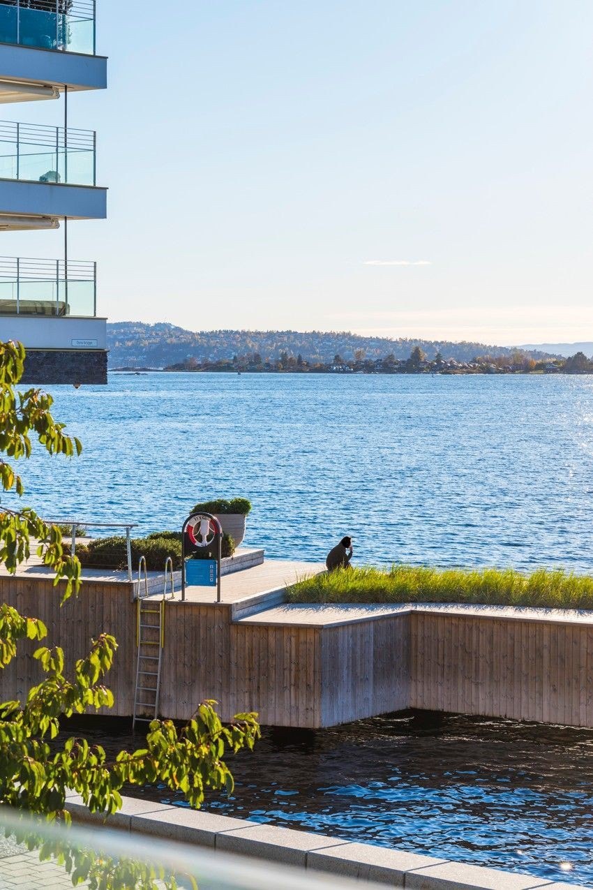 Et par minutter til fots og du er på Aker Brygge og Tjuvolmen. Galleribilde