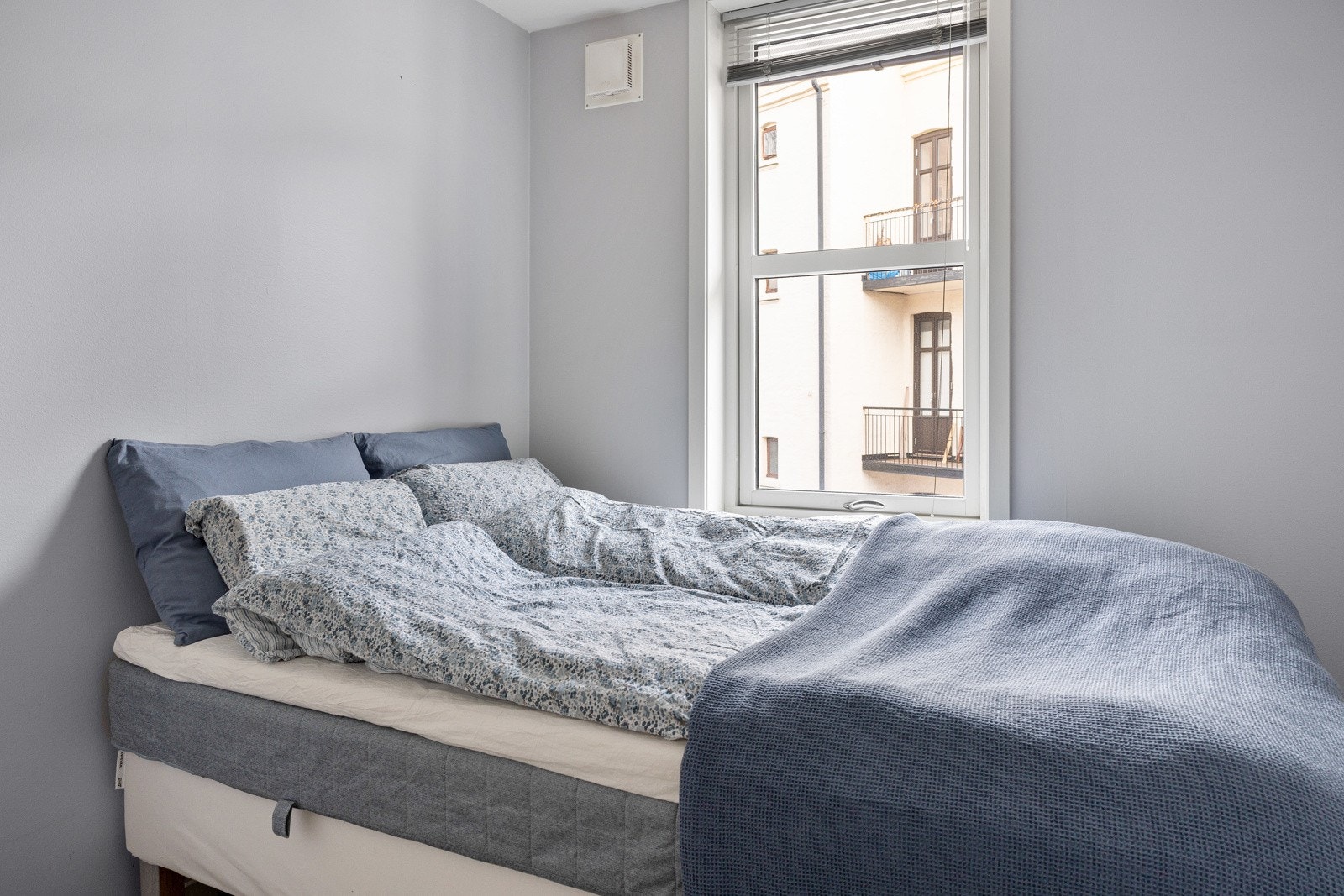 I tillegg til god oppbevaringsplass oppe i leiligheten, har seksjonen også en ekstern kjellerbod på ca. 4 kvm. Galleribilde