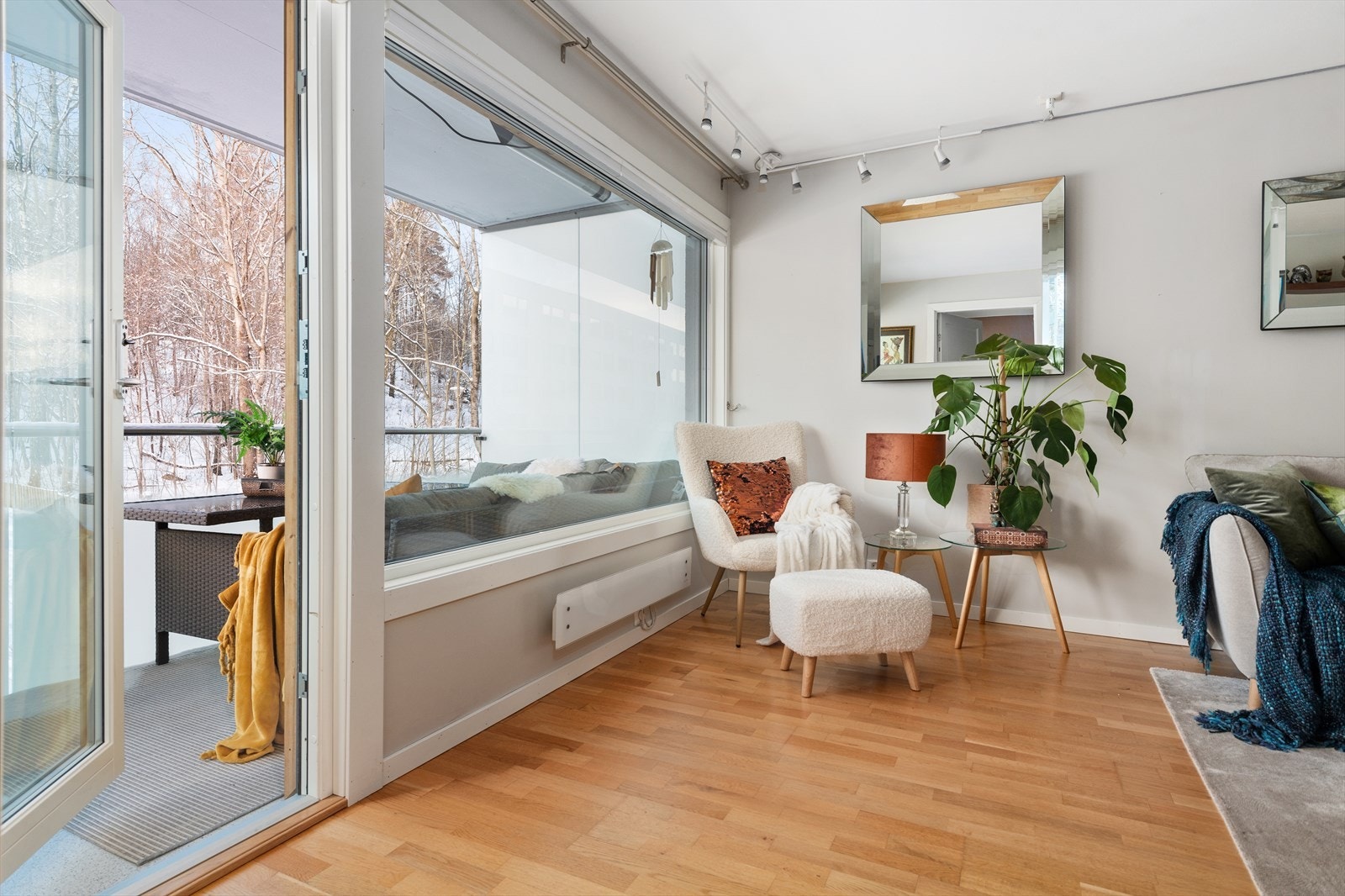 Stuen er malt i en lys og behagelig farge Galleribilde