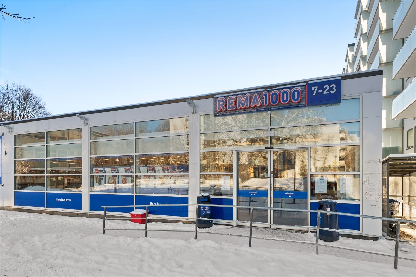 REMA1000 i umiddelbar adkomst, kun 1 minutt gangavstand fra leiligheten Galleribilde
