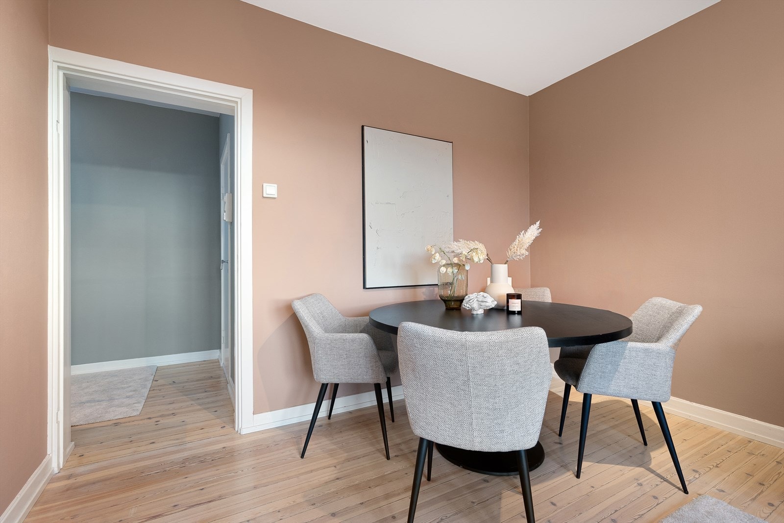 Det er god plass til spisebord, her er det bare å invitere til middagsselskap. Galleribilde