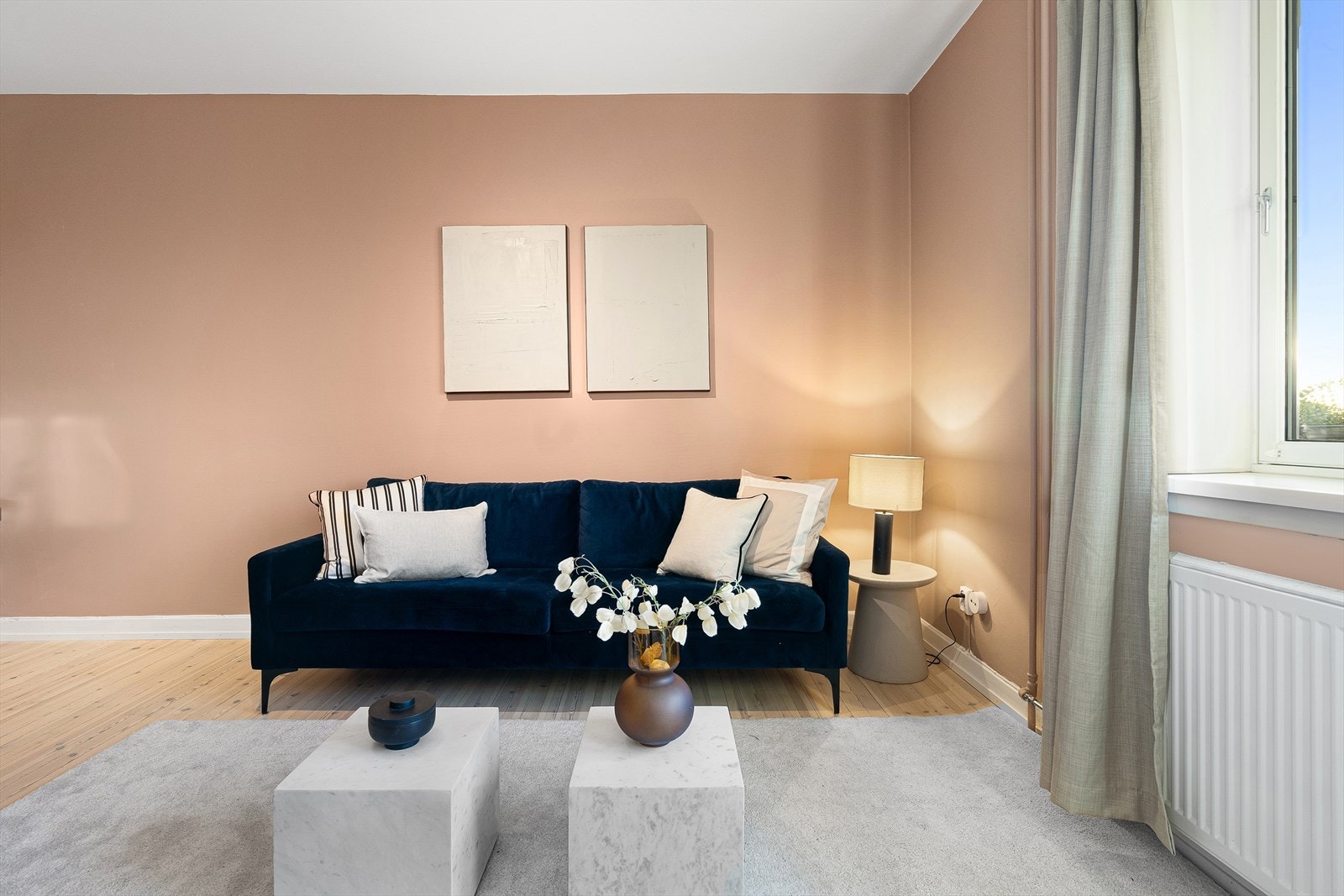 Stuen har takhøyde på 2.65m. Galleribilde