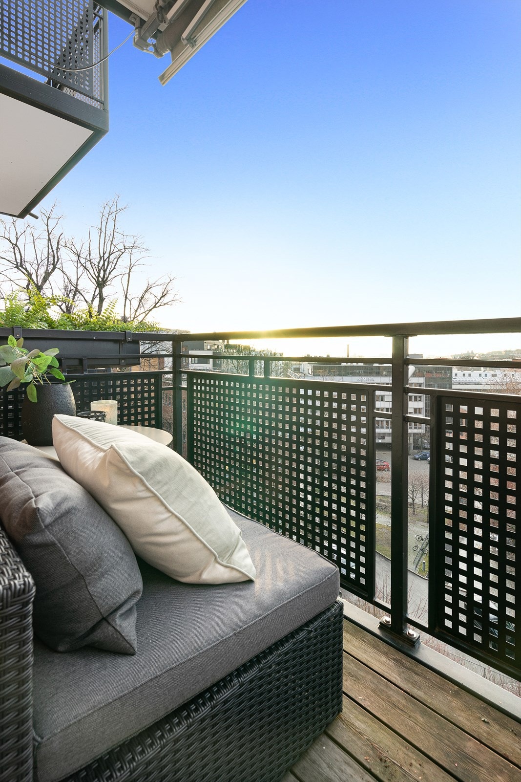 Det er god plass til sittegruppe på balkongen. Galleribilde