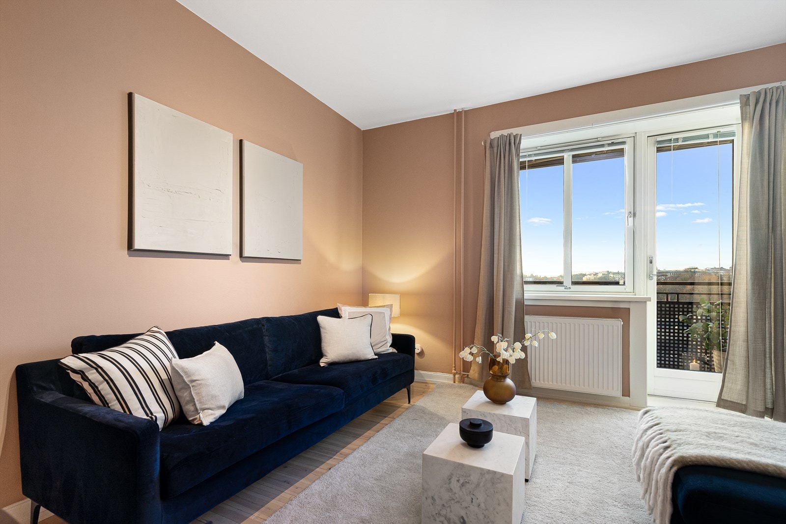 Det er god plass til sittegruppe og tilhørende møblement. Galleribilde