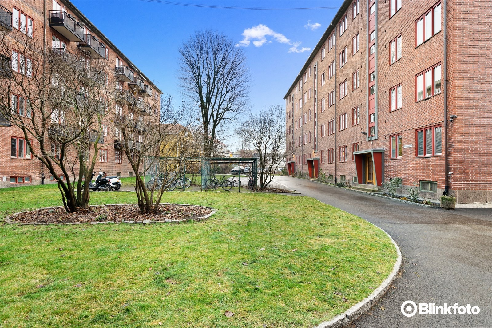 Bakgård. Galleribilde