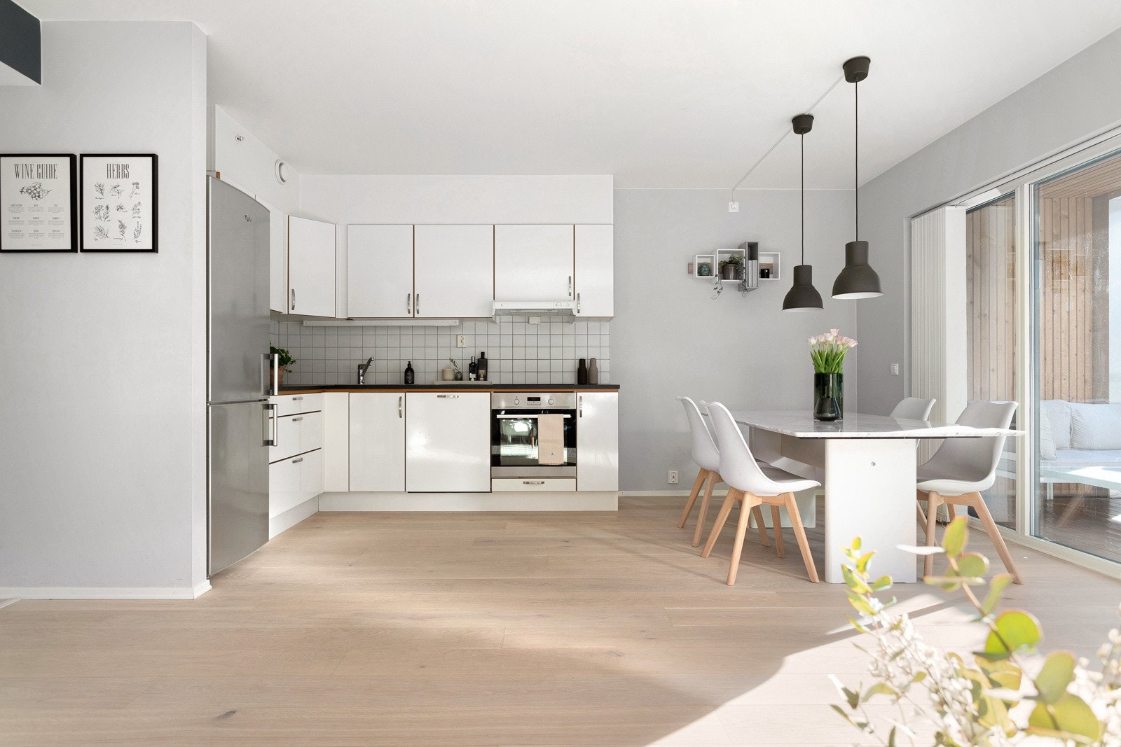 Alle hvitevarer på kjøkken medfølger salget. Galleribilde