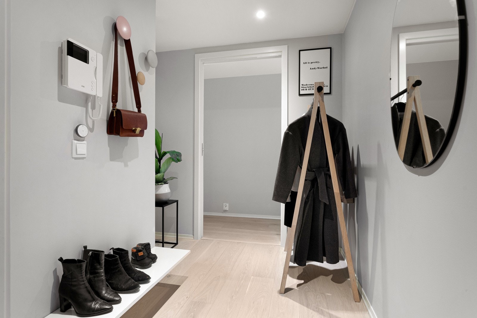 Leiligheten disponerer en kjellerbod på 5 kvm med enkel heisadkomst. Galleribilde